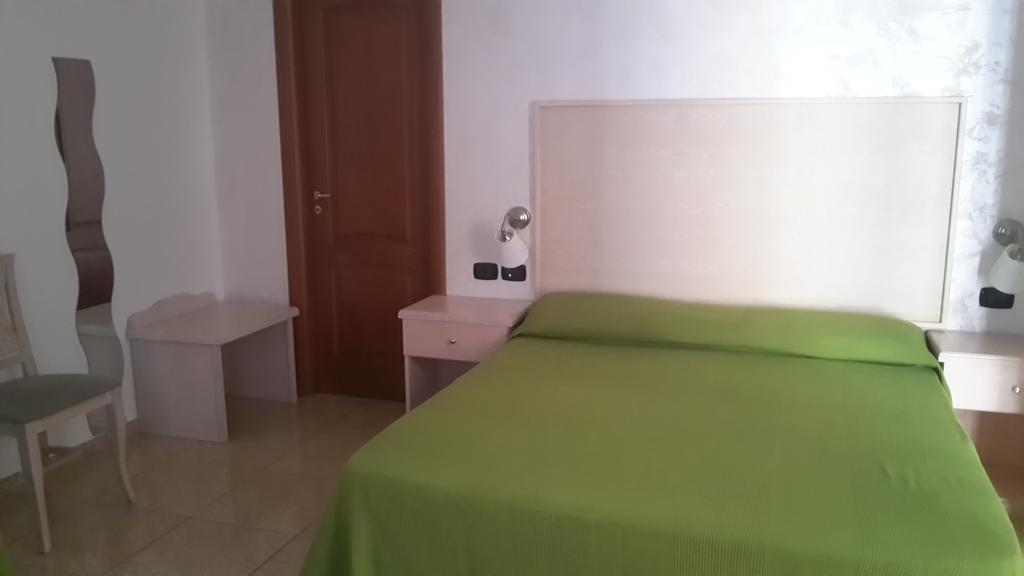 Hotel Miramare Marina di Schiavonea Rum bild