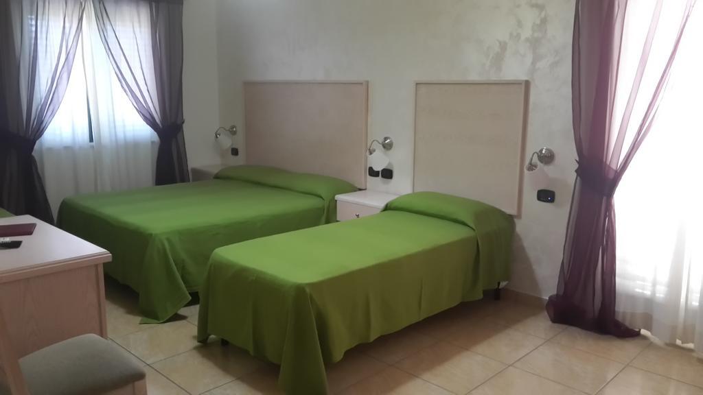 Hotel Miramare Marina di Schiavonea Rum bild