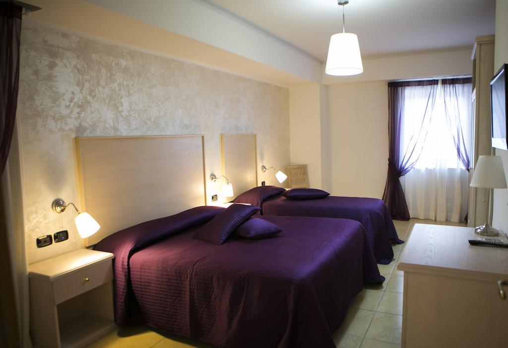Hotel Miramare Marina di Schiavonea Rum bild