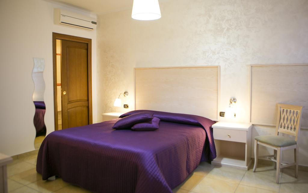 Hotel Miramare Marina di Schiavonea Rum bild