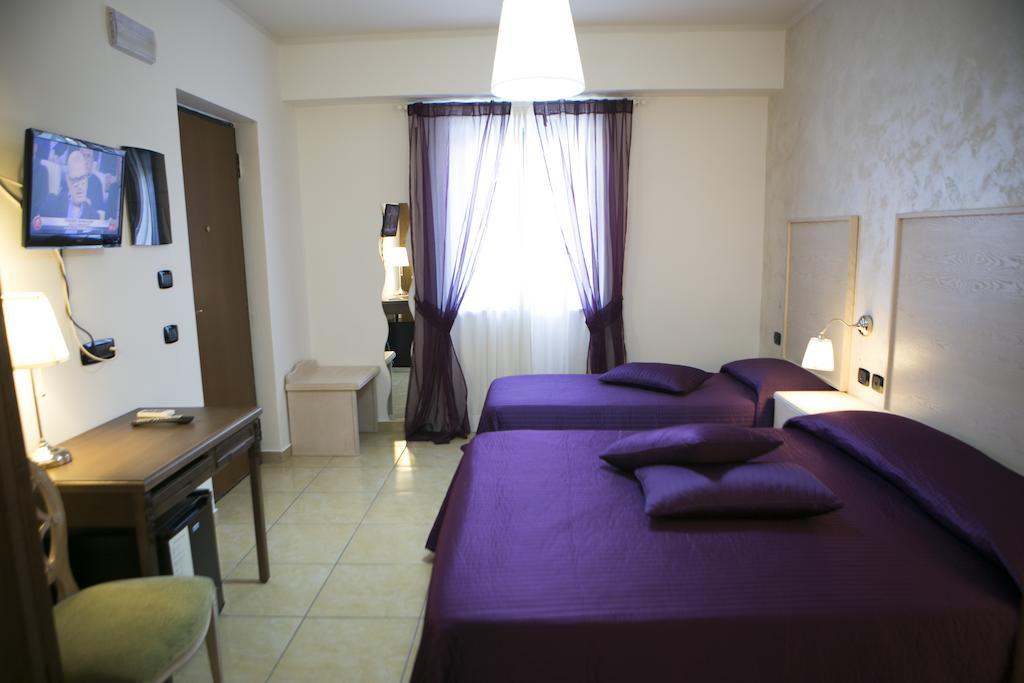 Hotel Miramare Marina di Schiavonea Rum bild