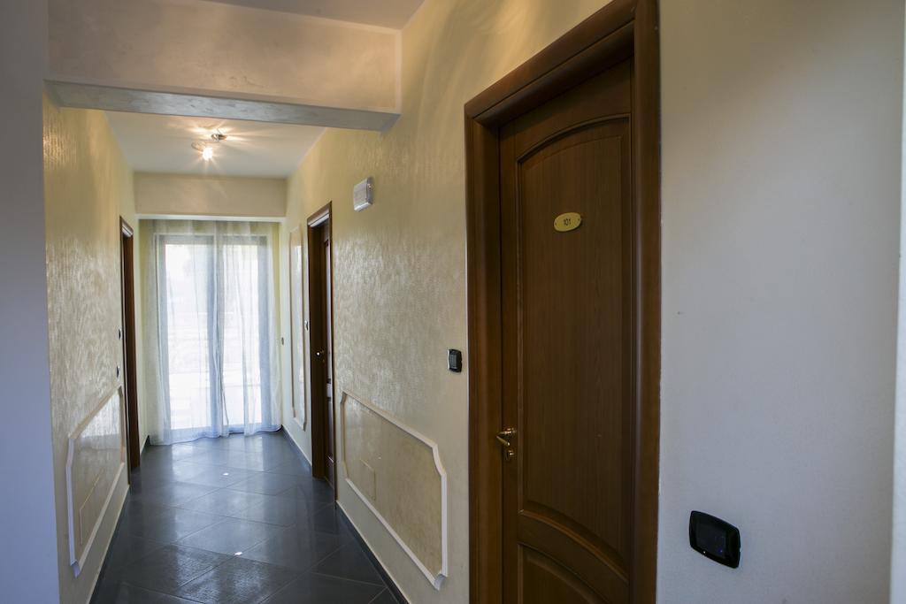 Hotel Miramare Marina di Schiavonea Rum bild
